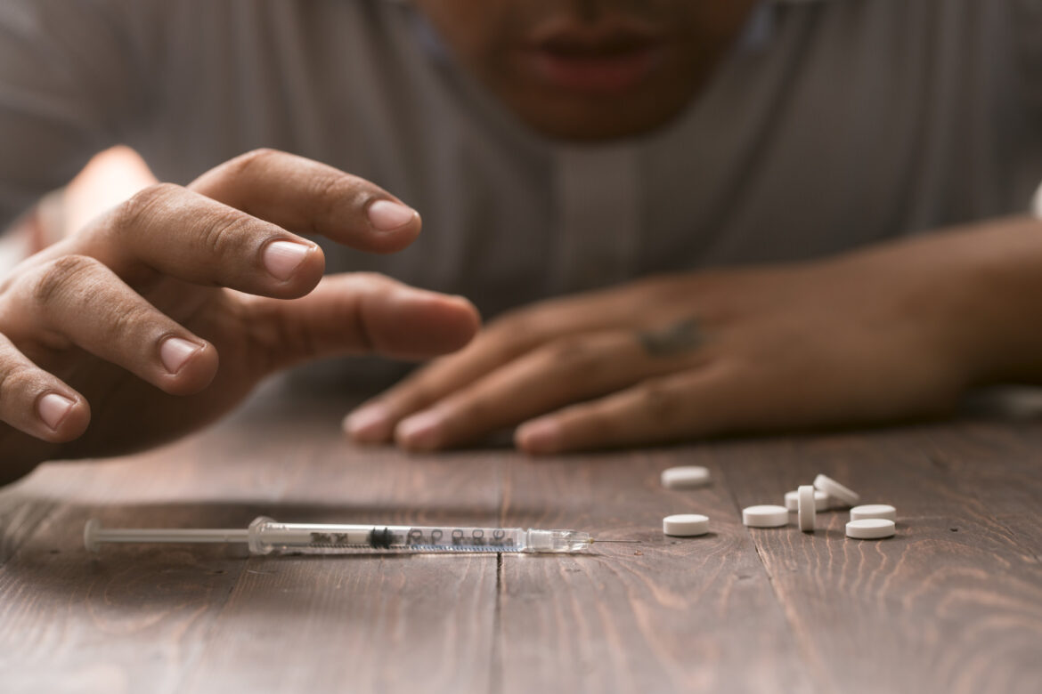 There are several things you need to realize about meth use and addiction. Our guide here explains the common signs and symptoms.