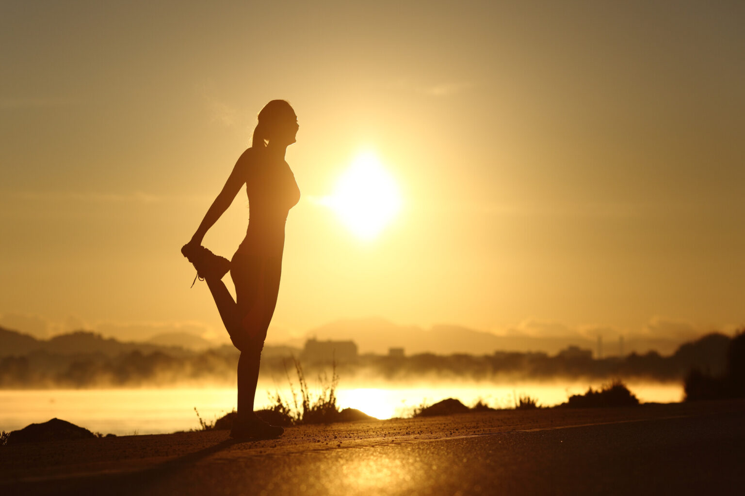 the-importance-of-stretching-throughout-the-day-decobizz-lifestyle-blog