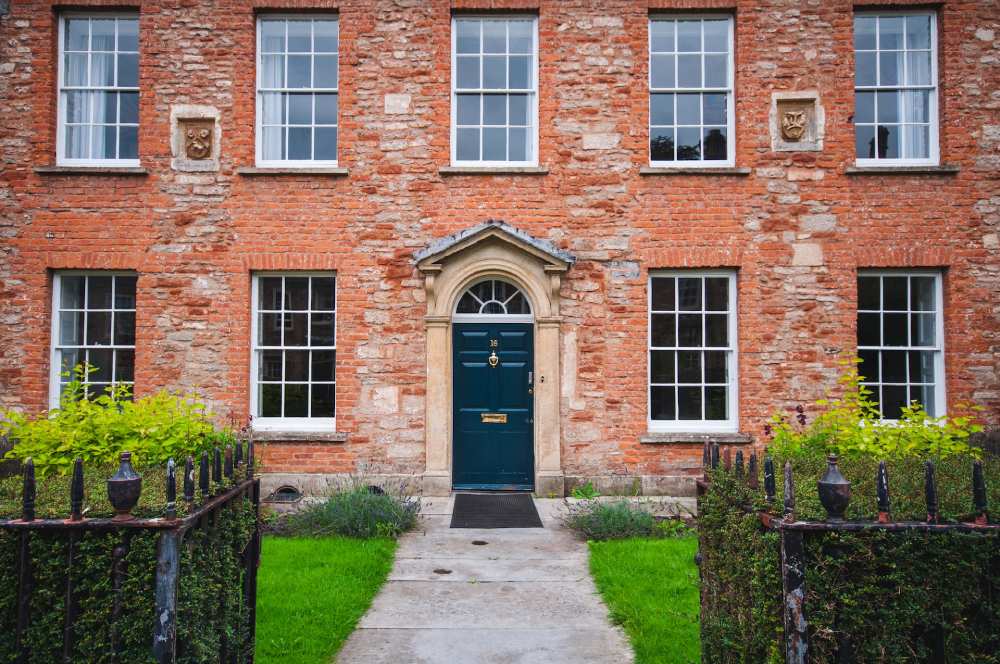 5 Factors to Consider When Choosing Bronze Doors for Your Home